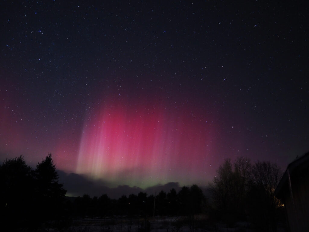 aurora borealis in plainfield on a dark night